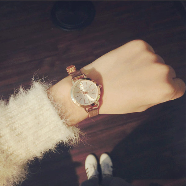 韓國手表女學生時尚氣質鋼帶手鏈時裝潮流小表盤簡約大氣石英腕表