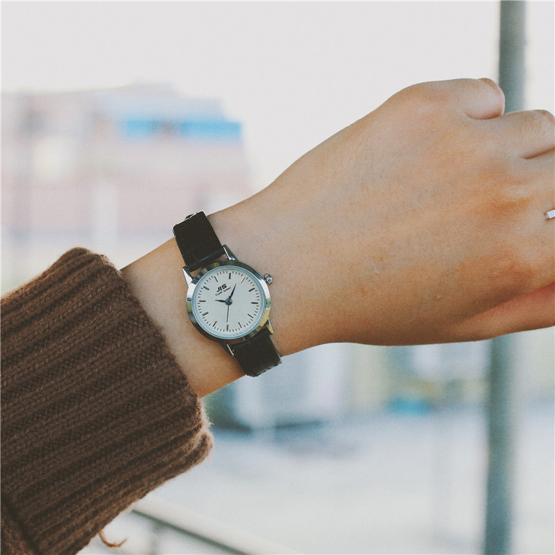 韓版潮流時尚簡約小表盤石英女表皮帶中學生復古小巧氣質時裝手表