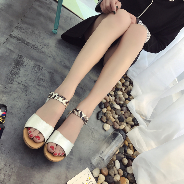 坡跟涼鞋女夏季平底學生韓版新款迷彩中跟露趾女鞋潮